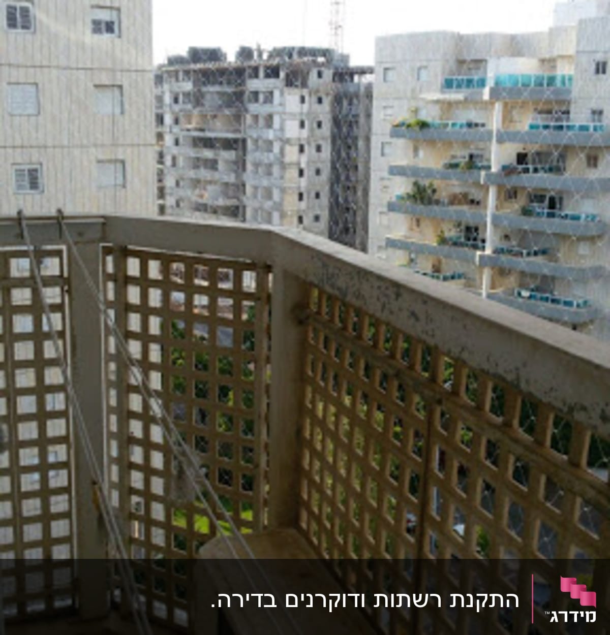 מרפסת עם רשת למניעת כניסת יונים